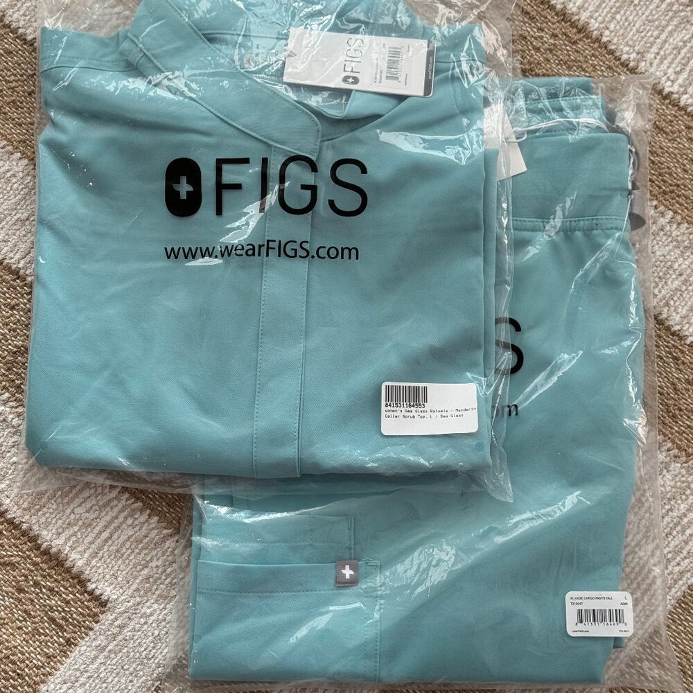 UNOPENED Figs Rafaela (large) + Kade (large TALL) scrub set in sea glass